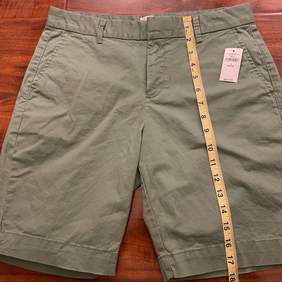 NWT Gap Bermuda Short .Size 4p - Picture 3 of 9